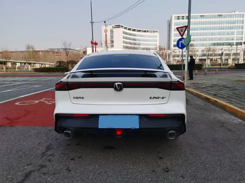 2023 ChangAn UNI-V 1.5T 188HP L4 7DCT,autocango,china used car exporter,china ev exporter,chinese used car exporter,chinese used ev exporter
