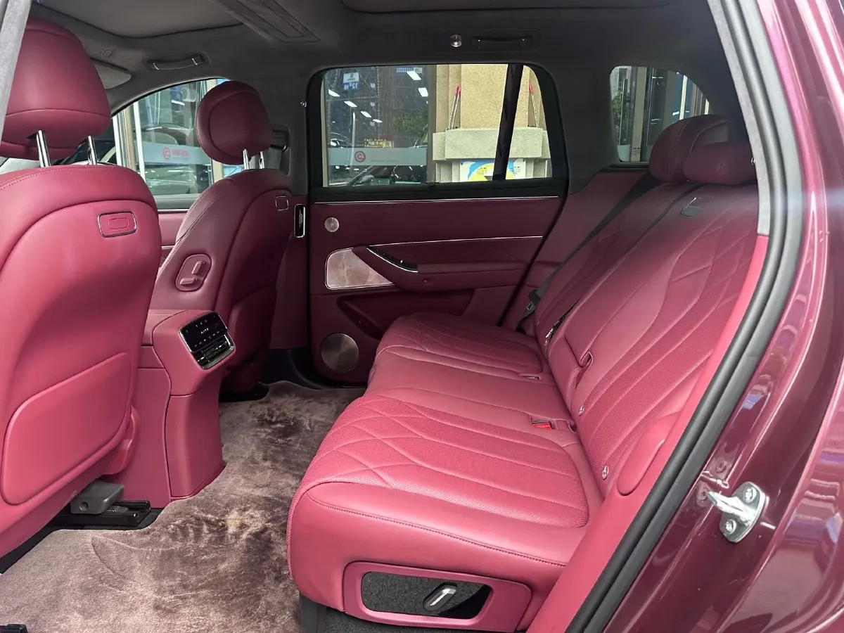 2025 AITO AITO M8 REEV 160HP REEV 53.4KWH,autocango,china used car exporter,china ev exporter,chinese used car exporter,chinese used ev exporter