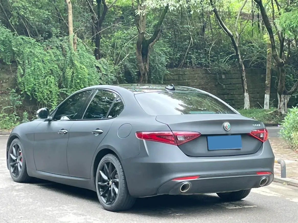 2021 Alfa Romeo Giulia 2.0T 280HP L4 8AT,autocango,china used car exporter,china ev exporter,chinese used car exporter,chinese used ev exporter