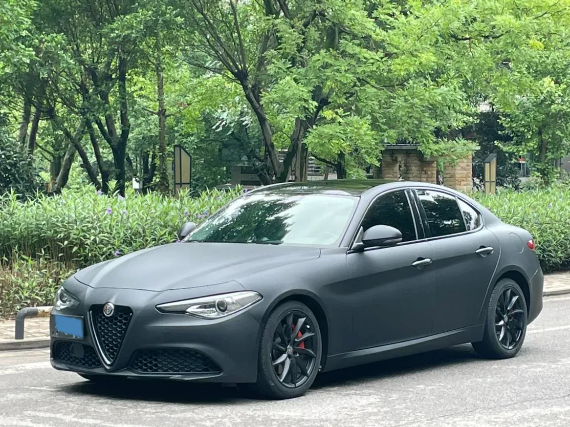 2021 Alfa Romeo Giulia 2.0T 280HP L4 8AT,autocango,china used car exporter,china ev exporter,chinese used car exporter,chinese used ev exporter