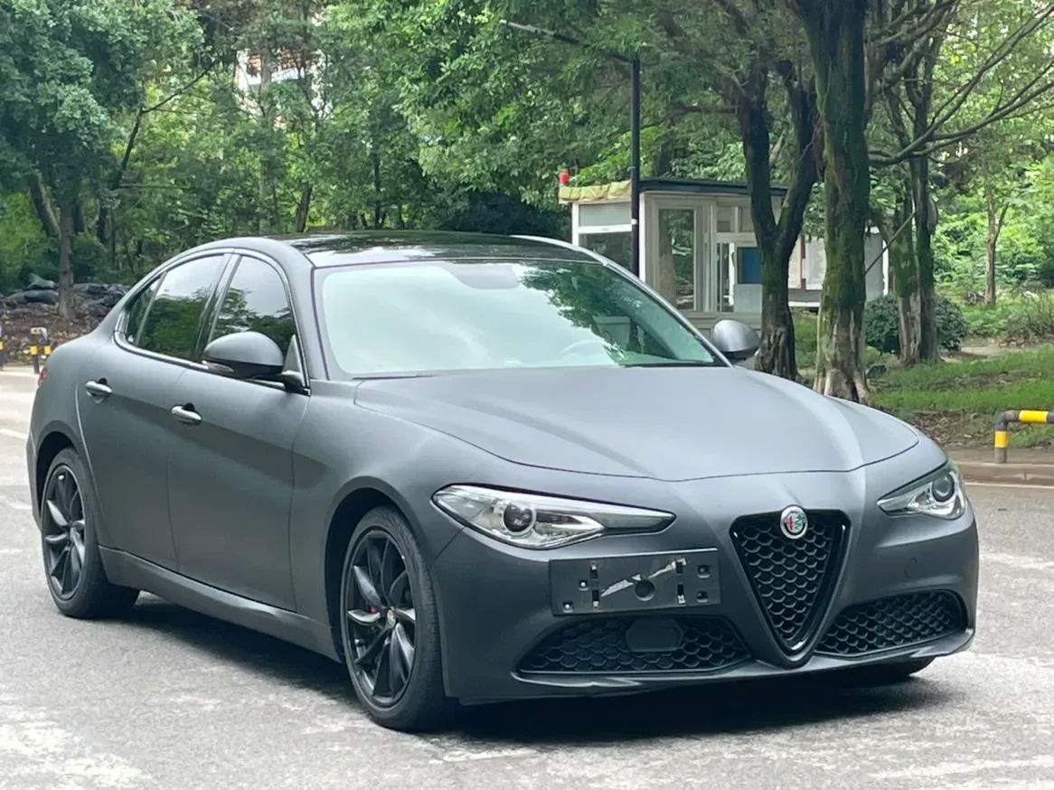 2021 Alfa Romeo Giulia 2.0T 280HP L4 8AT,autocango,china used car exporter,china ev exporter,chinese used car exporter,chinese used ev exporter