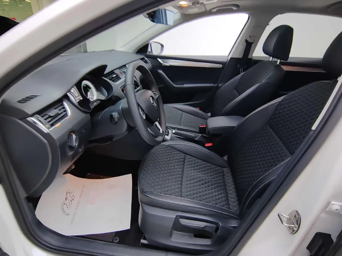 2019 Skoda Octavia 1.2T 116HP L4 7DCT,autocango,china used car exporter,china ev exporter,chinese used car exporter,chinese used ev exporter