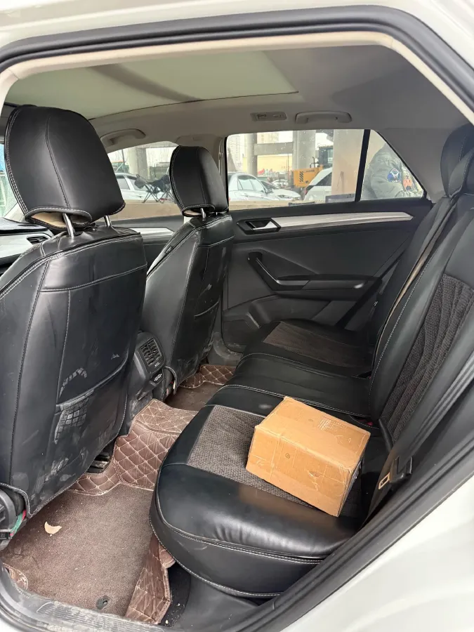 2021 Volkswagen T-Roc 1.4T 150HP L4 7DCT,autocango,china used car exporter,china ev exporter,chinese used car exporter,chinese used ev exporter