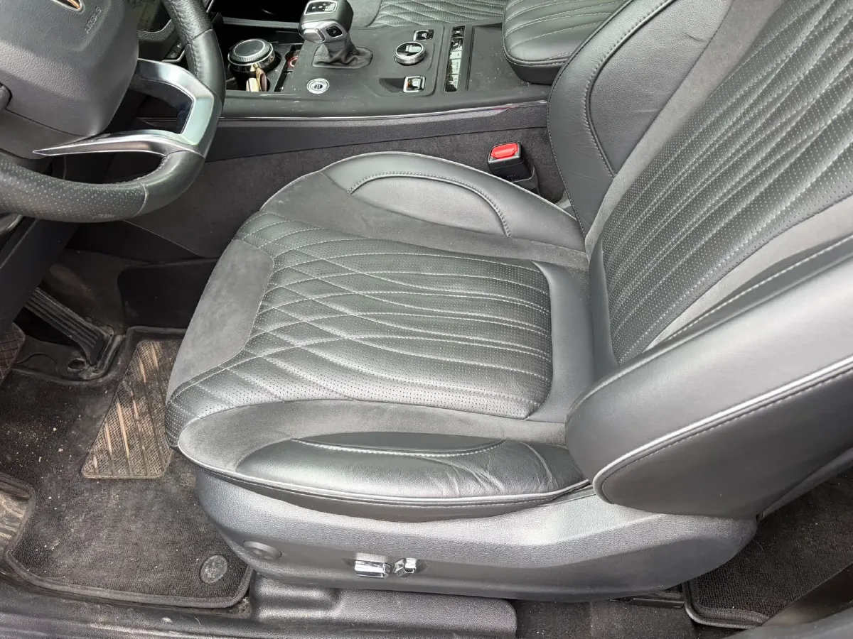 2022 HongQi HS5 2.0T 224HP L4 6AT,autocango,china used car exporter,china ev exporter,chinese used car exporter,chinese used ev exporter