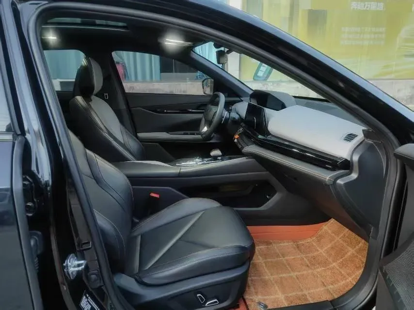 2022 ChangAn UNI-V 1.5T 188HP L4 7DCT,autocango,china used car exporter,china ev exporter,chinese used car exporter,chinese used ev exporter