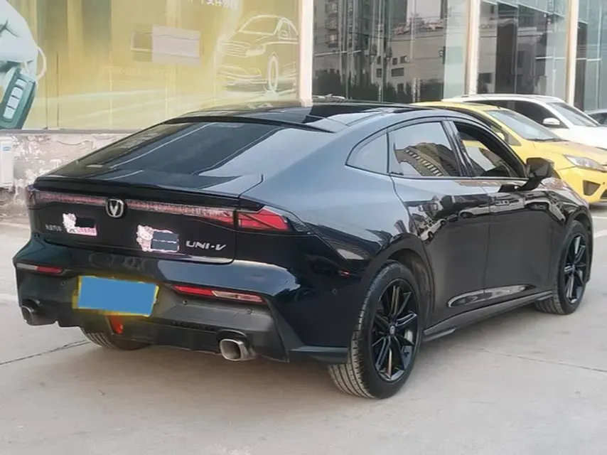 2022 ChangAn UNI-V 1.5T 188HP L4 7DCT,autocango,china used car exporter,china ev exporter,chinese used car exporter,chinese used ev exporter