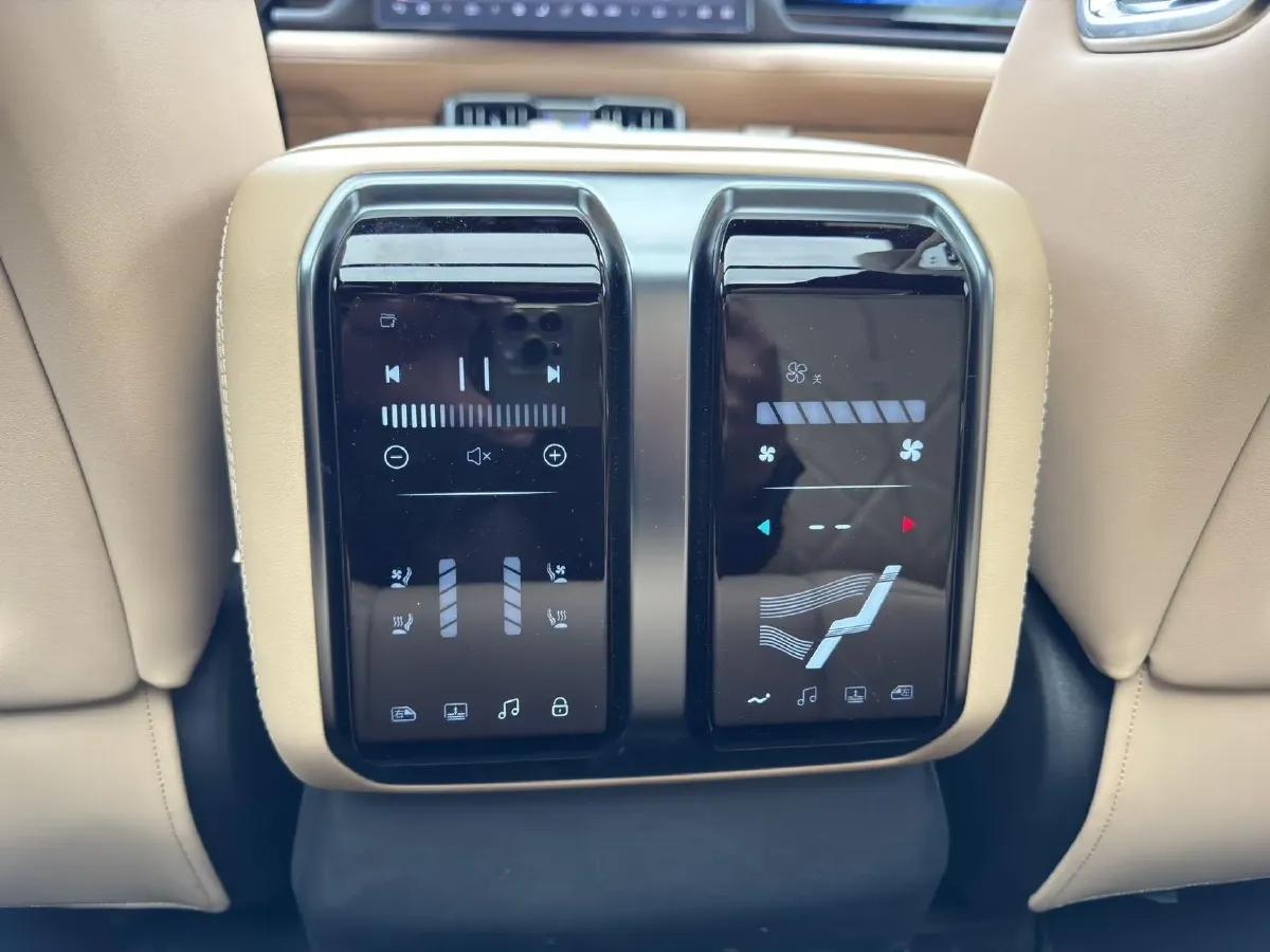 2025 FangChengBao Bao 8 2.0T 245HP L4 E-CVT PHEV 36.8KWH,autocango,china used car exporter,china ev exporter,chinese used car exporter,chinese used ev exporter