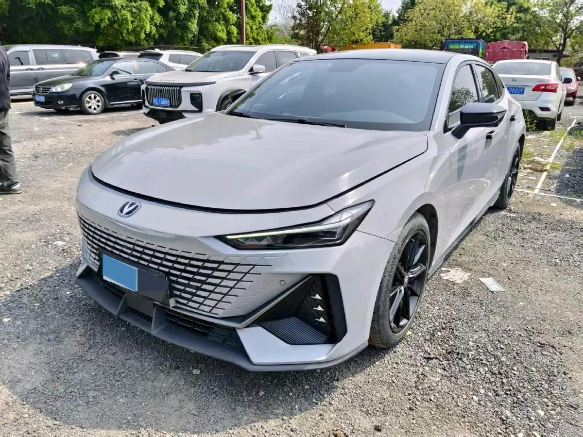 2022 ChangAn UNI-V 1.5T 188HP L4 7DCT,autocango,china used car exporter,china ev exporter,chinese used car exporter,chinese used ev exporter