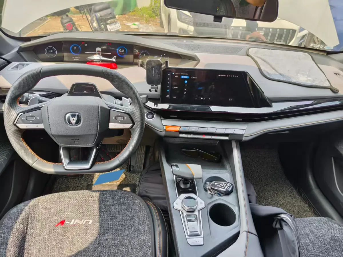 2022 ChangAn UNI-V 1.5T 188HP L4 7DCT,autocango,china used car exporter,china ev exporter,chinese used car exporter,chinese used ev exporter