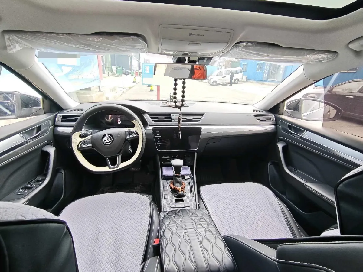 2021 Skoda Superb 2.0T 186HP L4 7DCT,autocango,china used car exporter,china ev exporter,chinese used car exporter,chinese used ev exporter