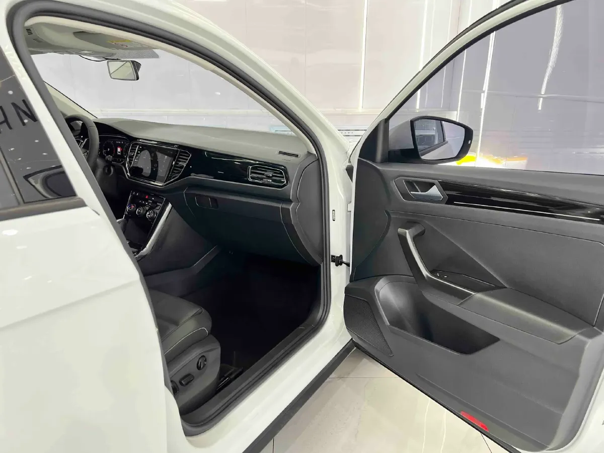 2022 Volkswagen T-Roc 1.4T 150HP L4 7DCT,autocango,china used car exporter,china ev exporter,chinese used car exporter,chinese used ev exporter