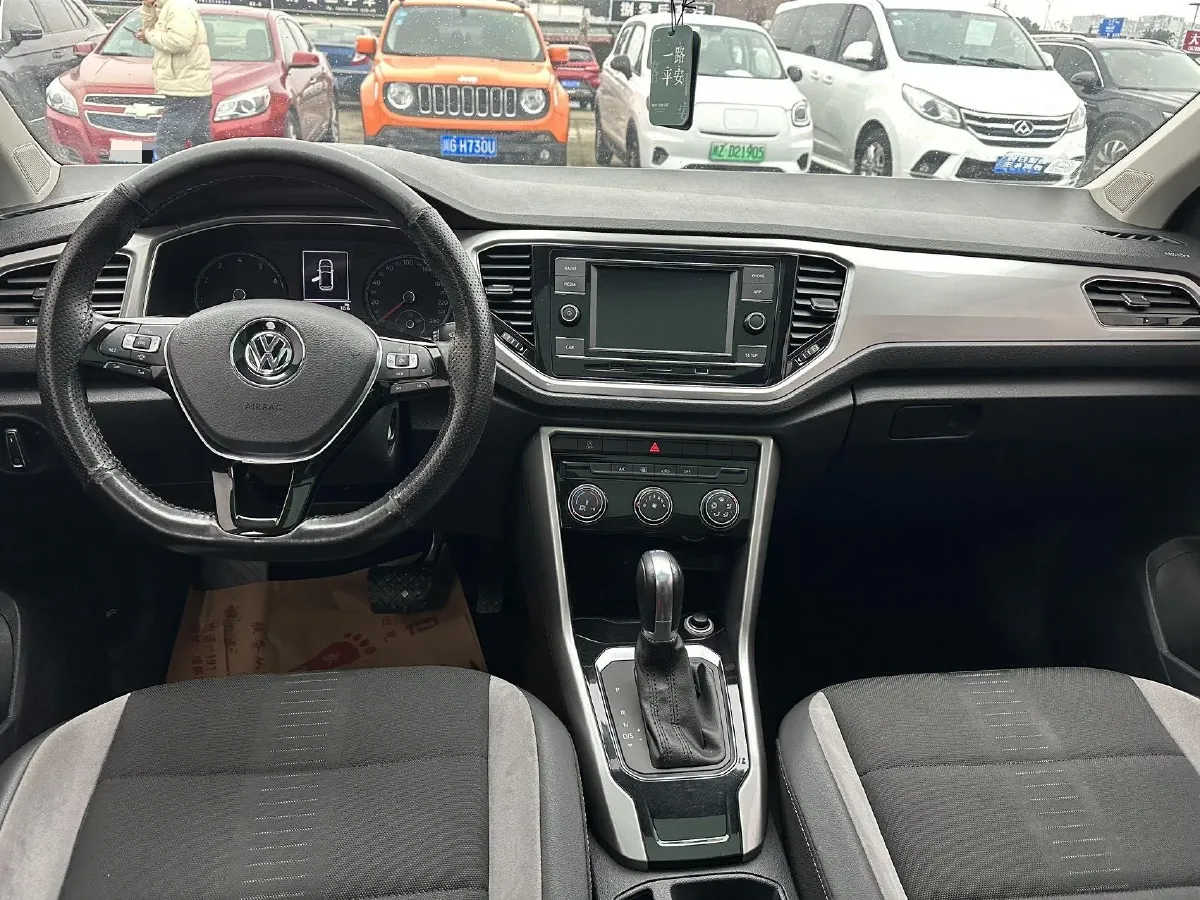 2020 Volkswagen T-Roc 1.4T 150HP L4 7DCT,autocango,china used car exporter,china ev exporter,chinese used car exporter,chinese used ev exporter