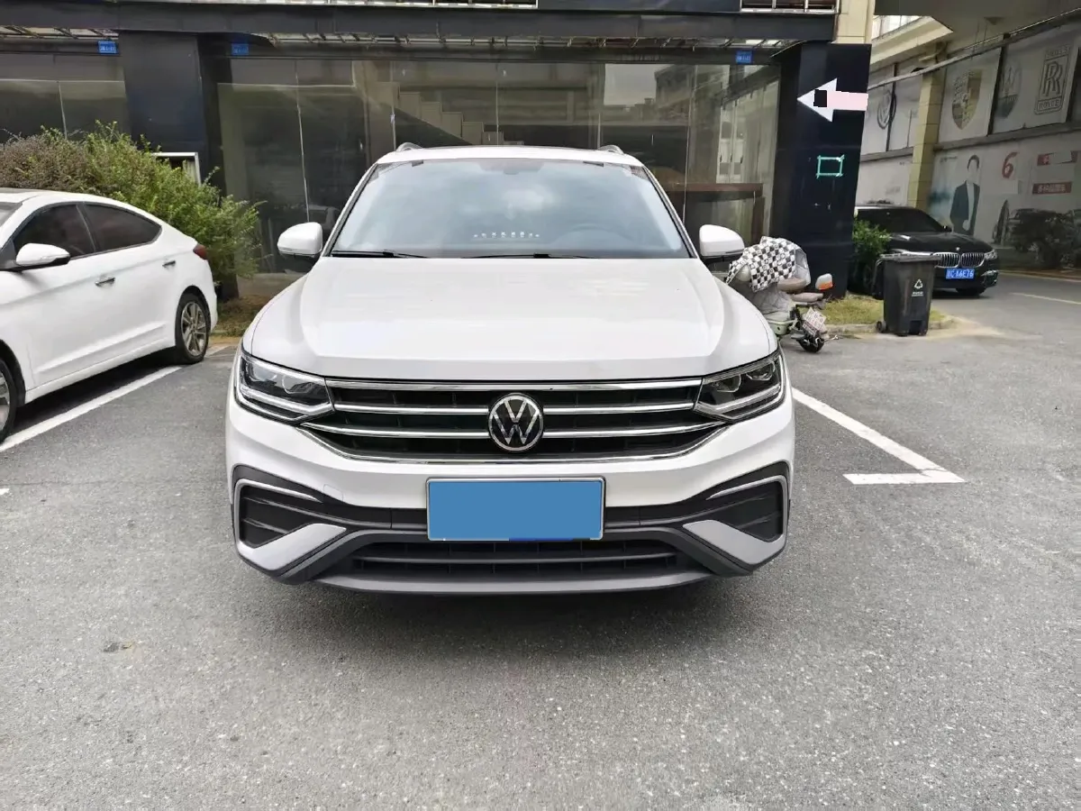 2023 Volkswagen Tiguan L 1.5T 160HP L4 7DCT,autocango,china used car exporter,china ev exporter,chinese used car exporter,chinese used ev exporter