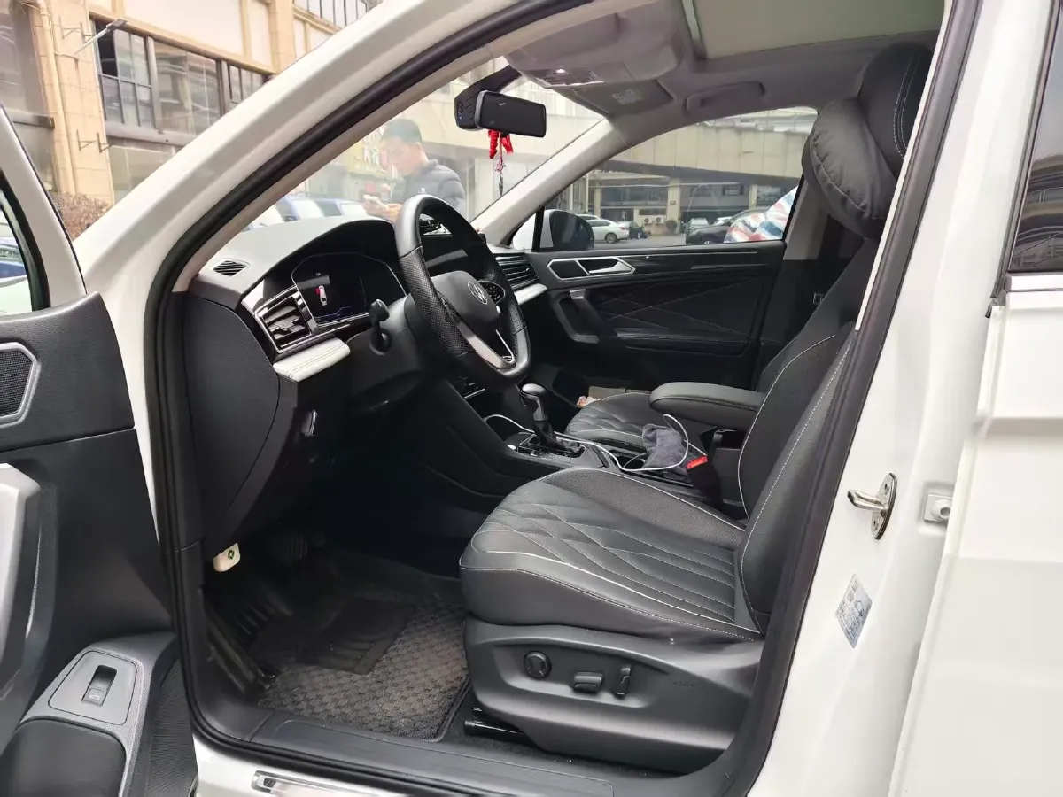 2023 Volkswagen Tiguan L 1.5T 160HP L4 7DCT,autocango,china used car exporter,china ev exporter,chinese used car exporter,chinese used ev exporter