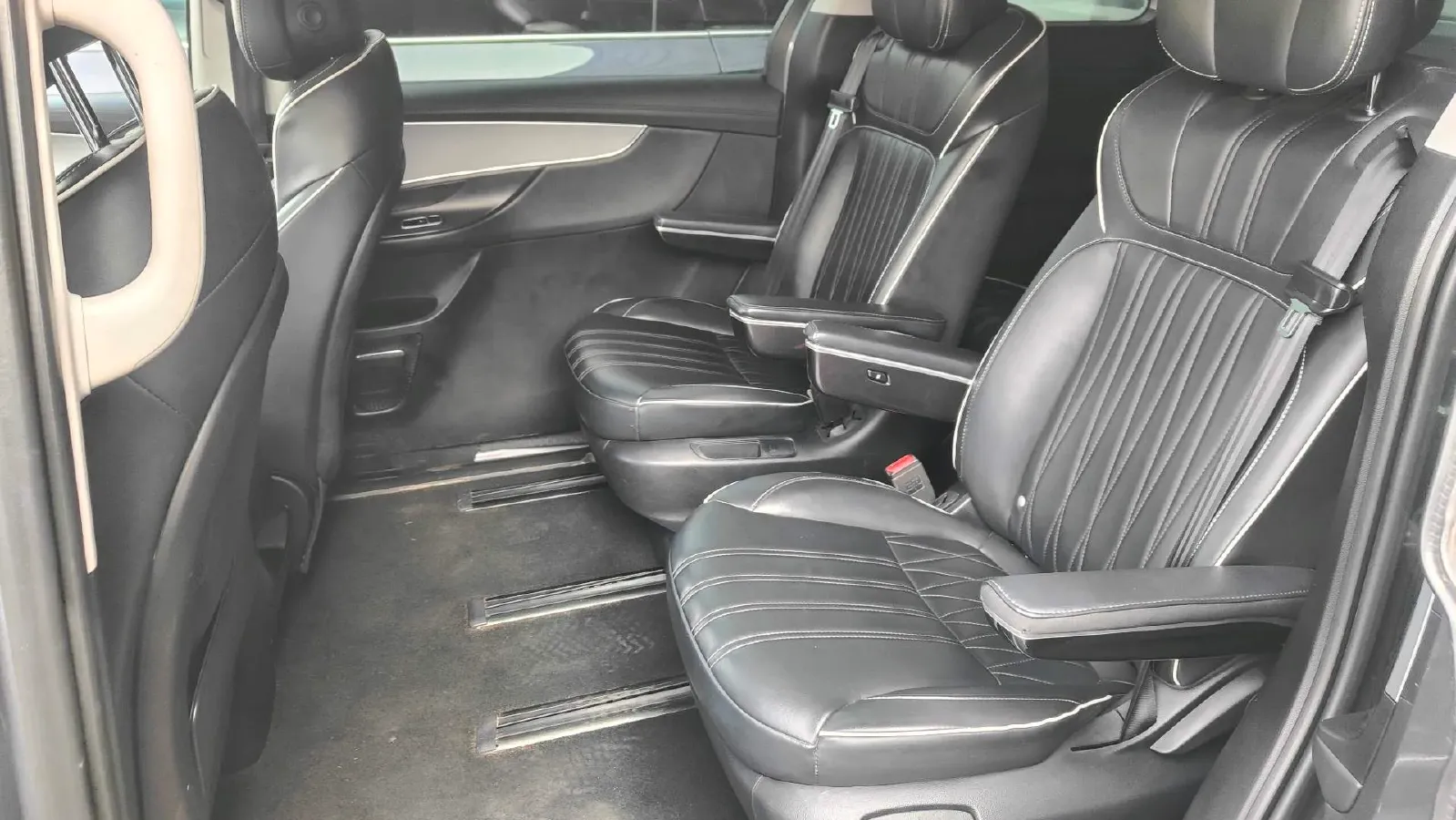 2022 Roewe iMAX8 2.0T 234HP L4 8AT,autocango,china used car exporter,china ev exporter,chinese used car exporter,chinese used ev exporter