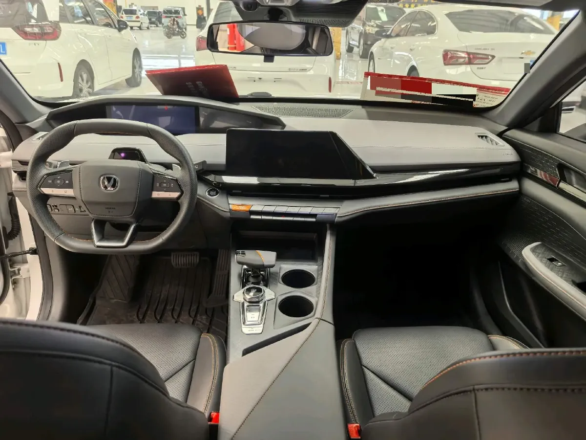 2022 ChangAn UNI-V 1.5T 188HP L4 7DCT,autocango,china used car exporter,china ev exporter,chinese used car exporter,chinese used ev exporter