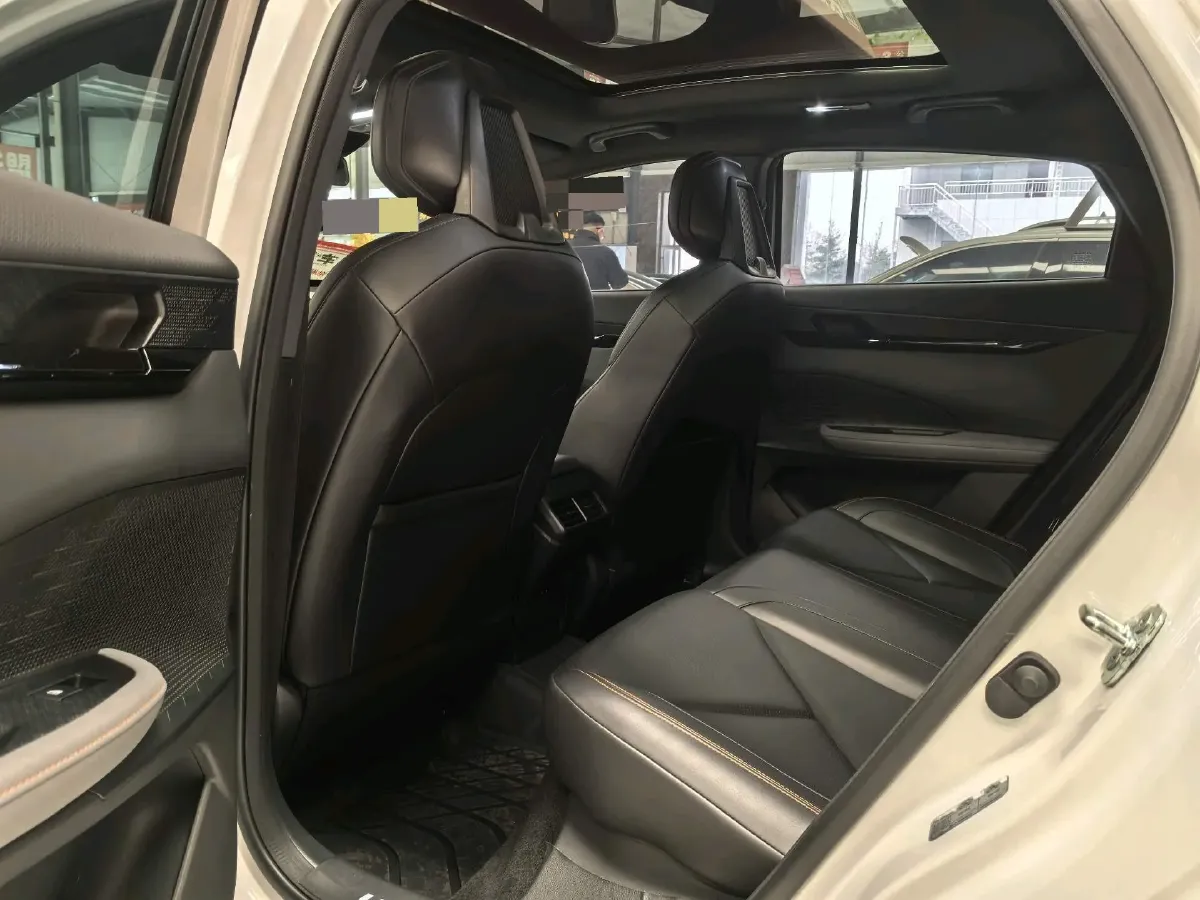 2022 ChangAn UNI-V 1.5T 188HP L4 7DCT,autocango,china used car exporter,china ev exporter,chinese used car exporter,chinese used ev exporter