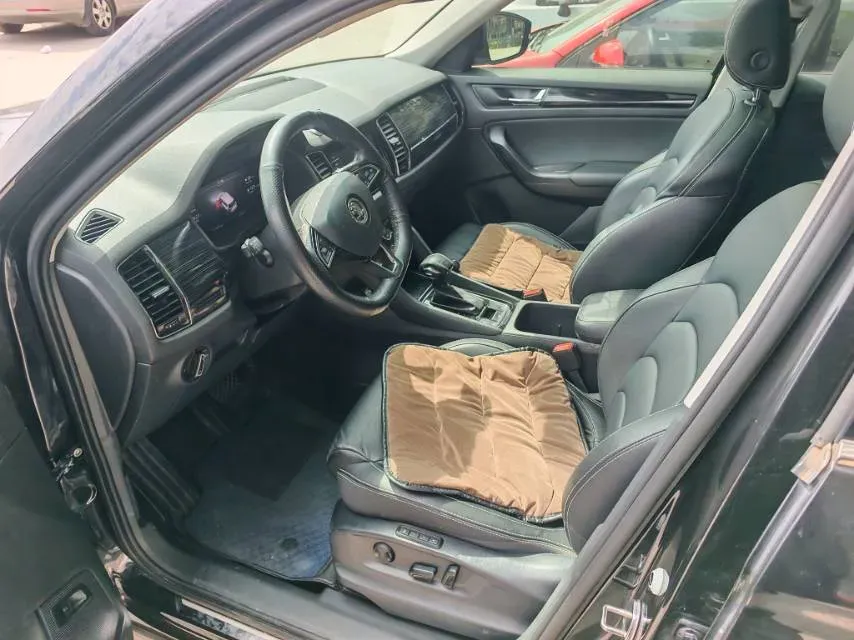 2019 Skoda Superb 2.0T 220HP L4 7DCT,autocango,china used car exporter,china ev exporter,chinese used car exporter,chinese used ev exporter