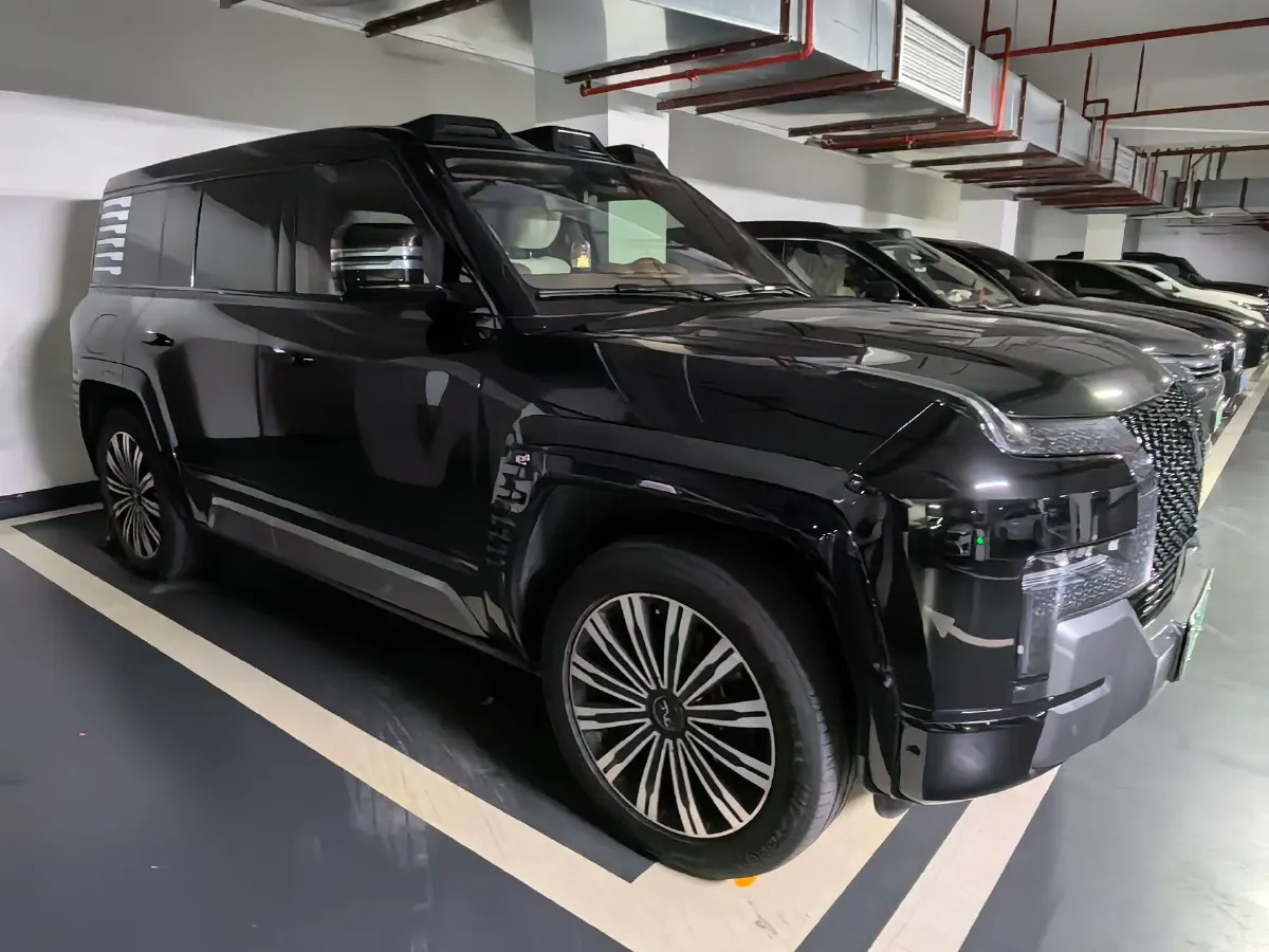 2023 YangWang U8 2.0T 272HP L4 REEV 49.05KWH,autocango,china used car exporter,china ev exporter,chinese used car exporter,chinese used ev exporter