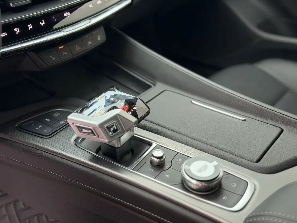 2024 Cadillac CT5 2.0T 237HP L4 10AT,autocango,china used car exporter,china ev exporter,chinese used car exporter,chinese used ev exporter