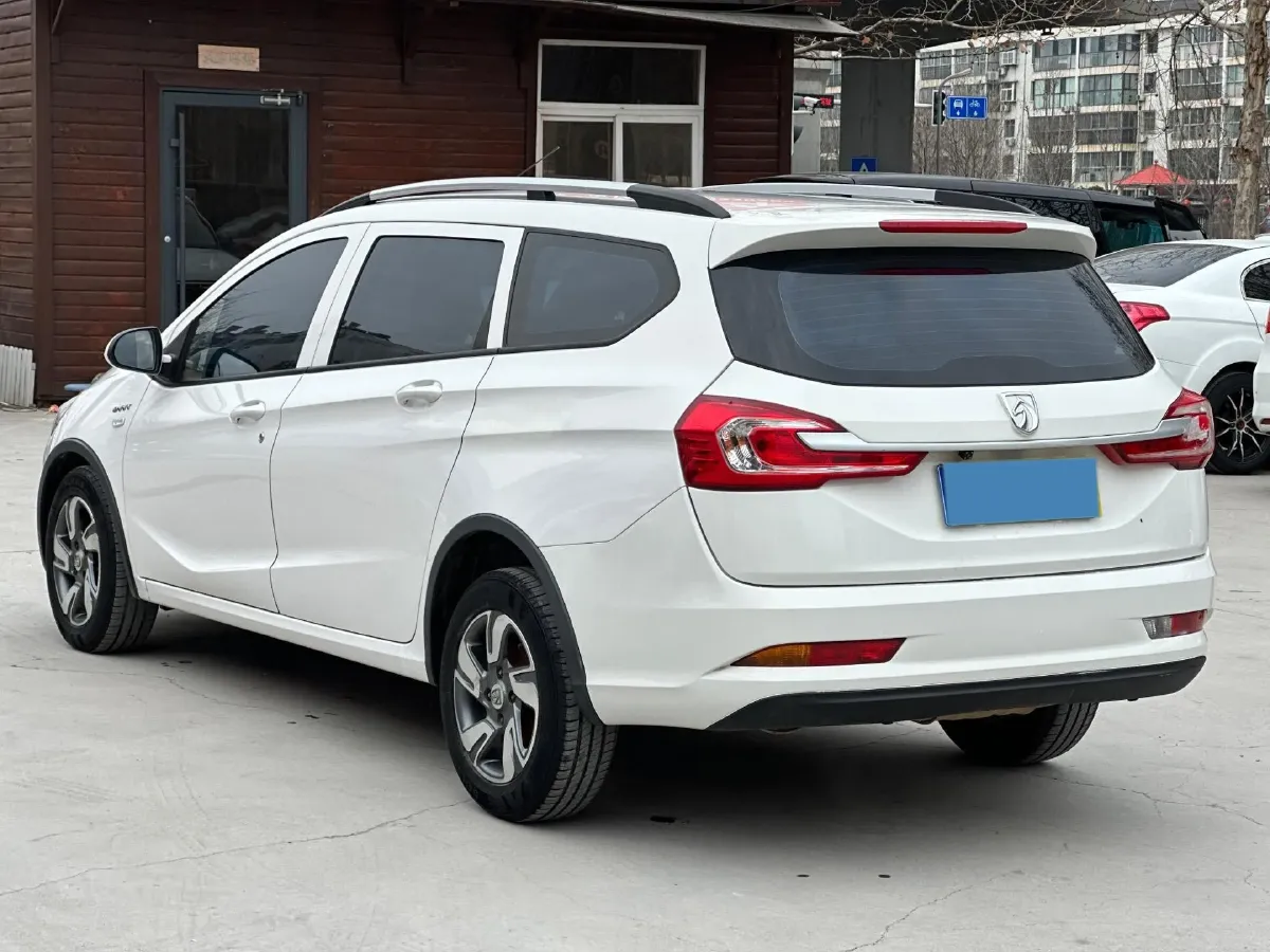 2017 BaoJun 310W 1.5L 112HP L4 6MT,autocango,china used car exporter,china ev exporter,chinese used car exporter,chinese used ev exporter