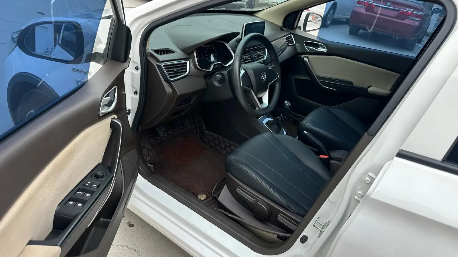 2017 BaoJun 310W 1.5L 112HP L4 6MT,autocango,china used car exporter,china ev exporter,chinese used car exporter,chinese used ev exporter