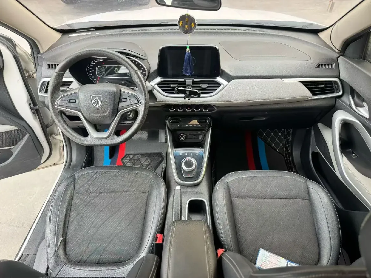 2017 BaoJun 310W 1.5L 105HP L4 6MT,autocango,china used car exporter,china ev exporter,chinese used car exporter,chinese used ev exporter