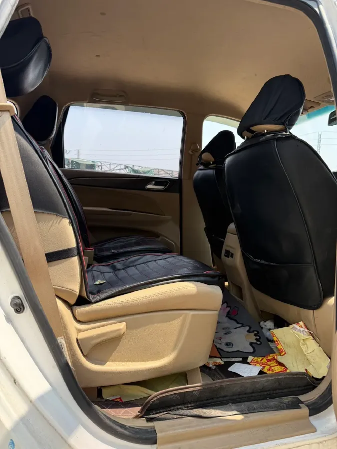 2019 BaoJun 730 1.5L 105HP L4 6MT,autocango,china used car exporter,china ev exporter,chinese used car exporter,chinese used ev exporter