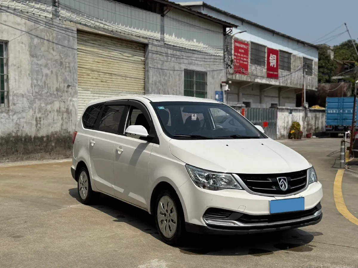 2019 BaoJun 730 1.5L 105HP L4 6MT,autocango,china used car exporter,china ev exporter,chinese used car exporter,chinese used ev exporter