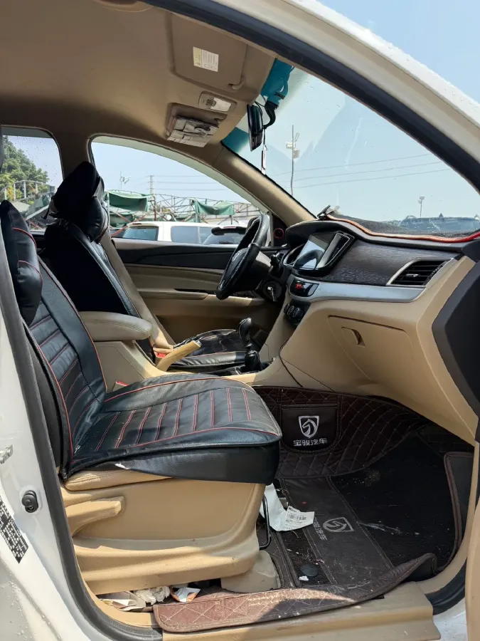 2019 BaoJun 730 1.5L 105HP L4 6MT,autocango,china used car exporter,china ev exporter,chinese used car exporter,chinese used ev exporter