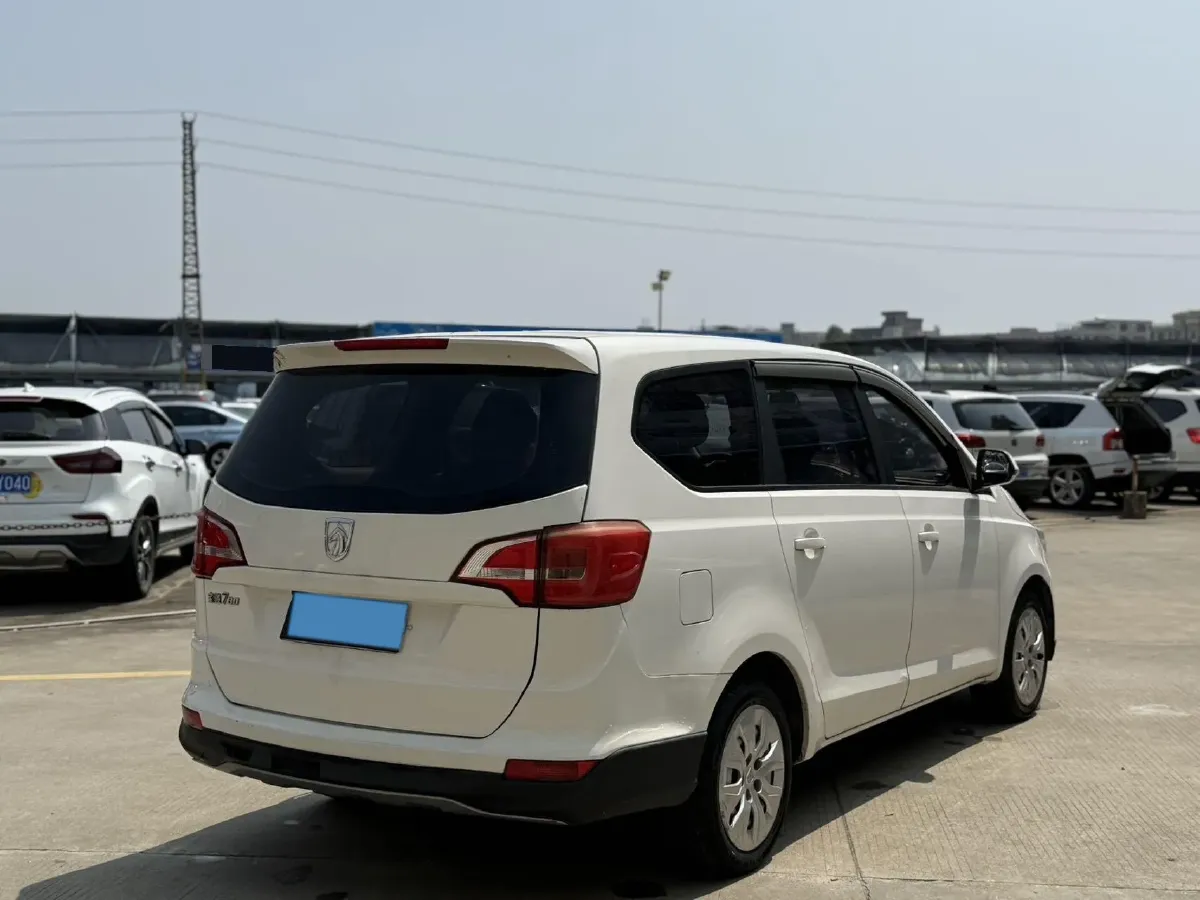 2019 BaoJun 730 1.5L 105HP L4 6MT,autocango,china used car exporter,china ev exporter,chinese used car exporter,chinese used ev exporter