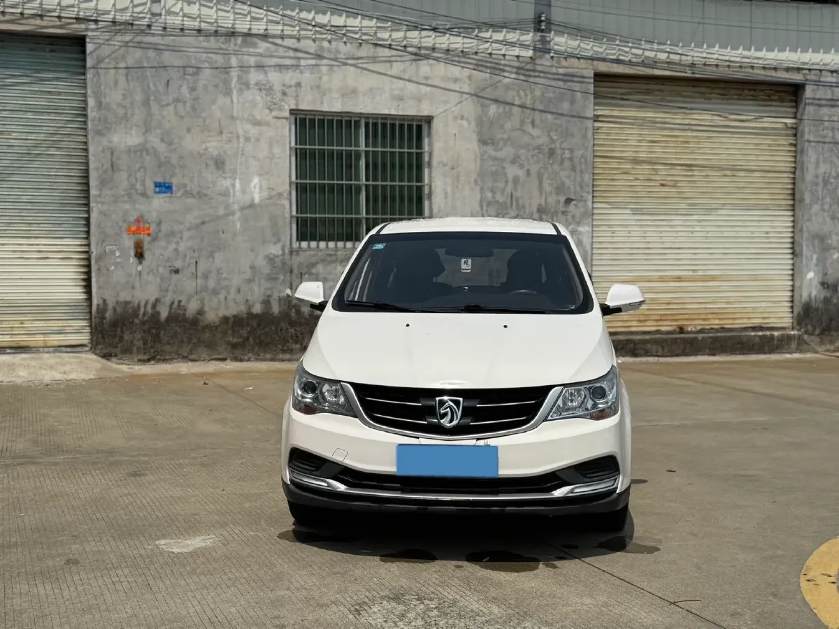 2019 BaoJun 730 1.5L 105HP L4 6MT,autocango,china used car exporter,china ev exporter,chinese used car exporter,chinese used ev exporter
