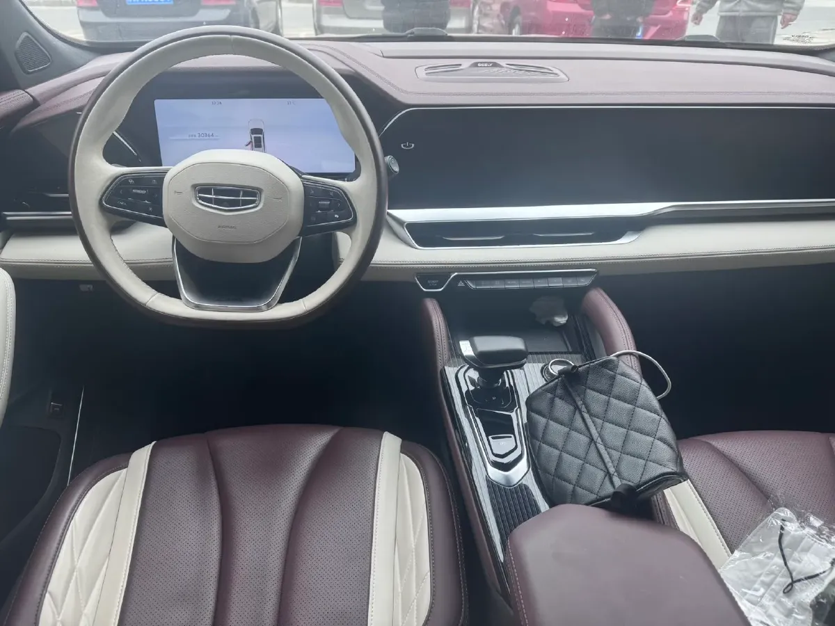 2021 Geely Monjaro 2.0T 218HP L4 7DCT,autocango,china used car exporter,china ev exporter,chinese used car exporter,chinese used ev exporter