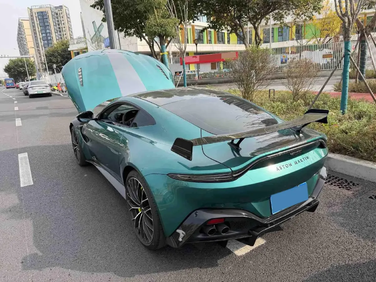2023 Aston Martin V8 Vantage 4.0T 534HP V8 8AT,autocango,china used car exporter,china ev exporter,chinese used car exporter,chinese used ev exporter