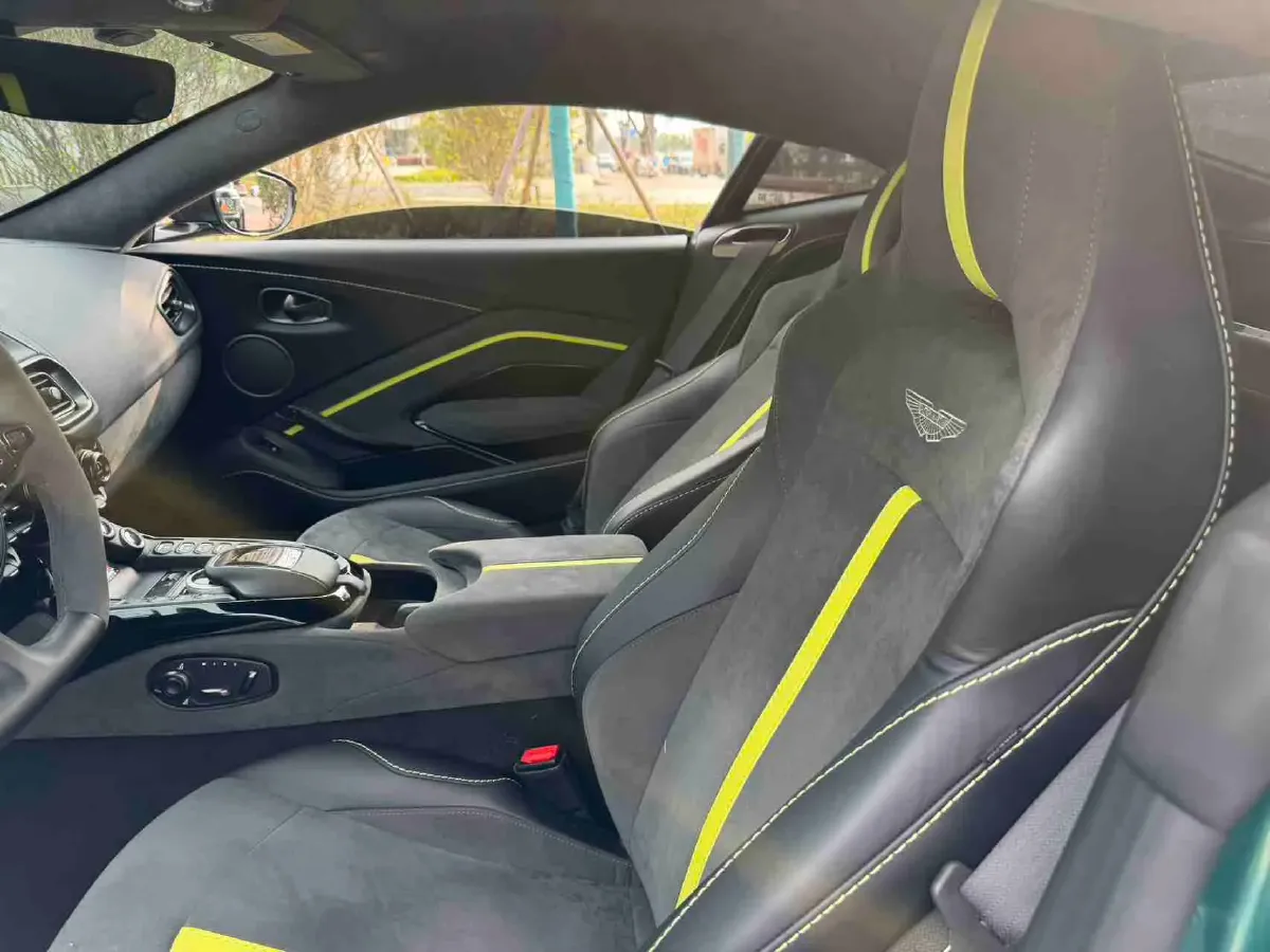 2023 Aston Martin V8 Vantage 4.0T 534HP V8 8AT,autocango,china used car exporter,china ev exporter,chinese used car exporter,chinese used ev exporter