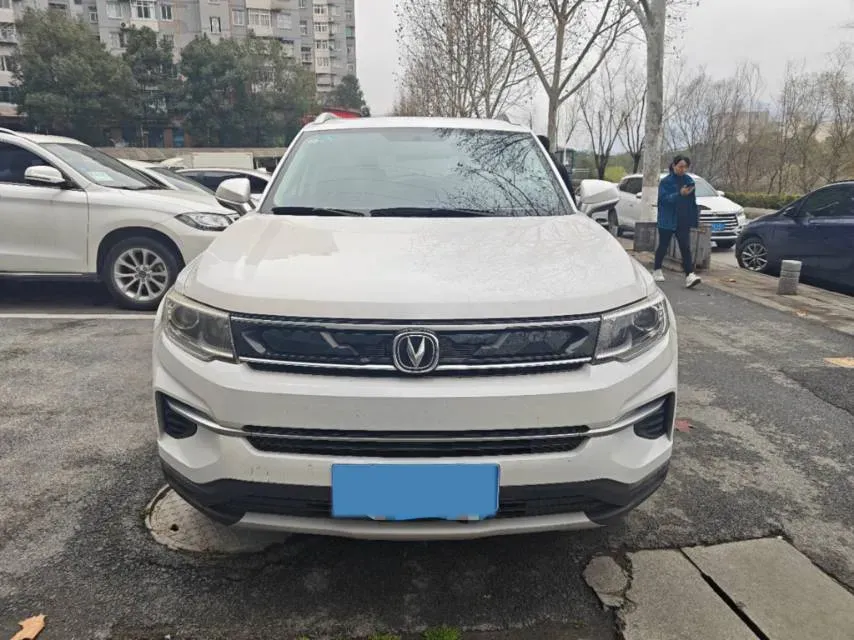 2019 ChangAn CS35 Plus 1.6L 128HP L4 5MT,autocango,china used car exporter,china ev exporter,chinese used car exporter,chinese used ev exporter