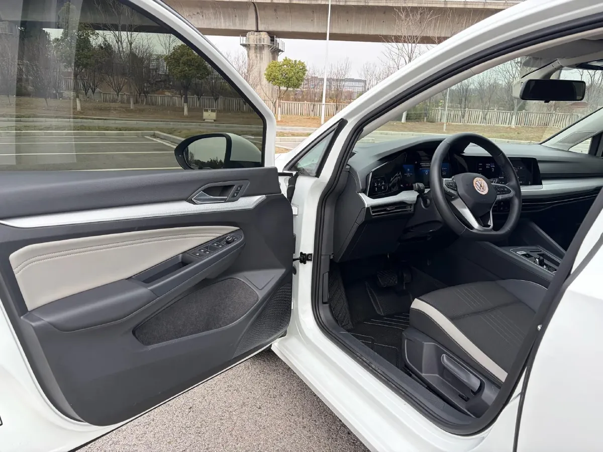 2023 Volkswagen Golf 1.2T 116HP L4 7DCT,autocango,china used car exporter,china ev exporter,chinese used car exporter,chinese used ev exporter