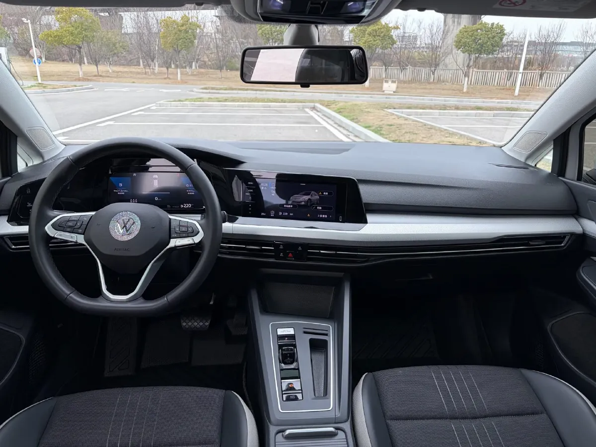 2023 Volkswagen Golf 1.2T 116HP L4 7DCT,autocango,china used car exporter,china ev exporter,chinese used car exporter,chinese used ev exporter