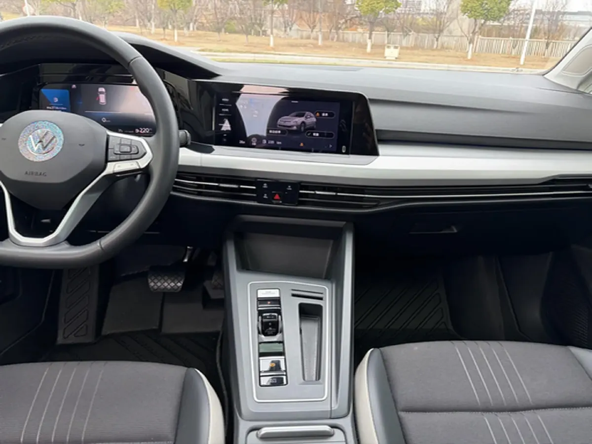 2023 Volkswagen Golf 1.2T 116HP L4 7DCT,autocango,china used car exporter,china ev exporter,chinese used car exporter,chinese used ev exporter