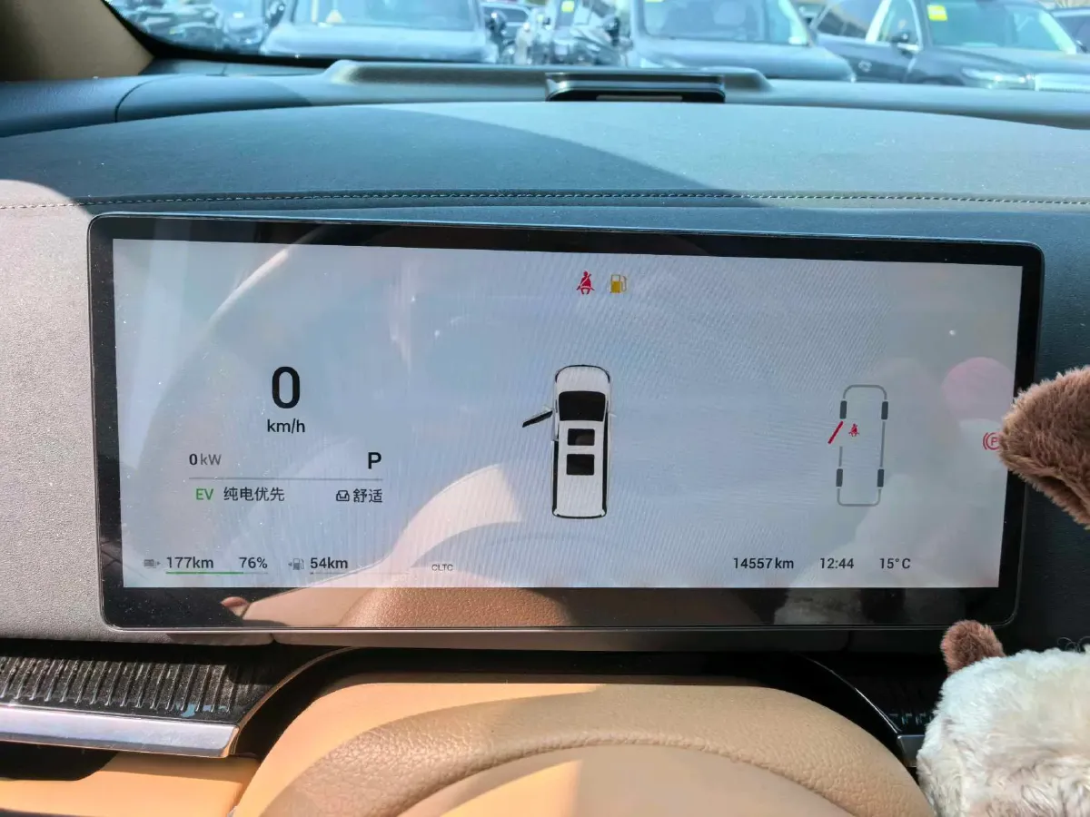 2025 Voyah Dream 1.5T 150HP L4 PHEV 41.7KWH,autocango,china used car exporter,china ev exporter,chinese used car exporter,chinese used ev exporter