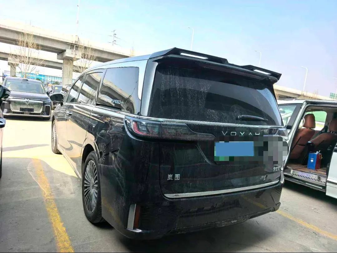 2025 Voyah Dream 1.5T 150HP L4 PHEV 41.7KWH,autocango,china used car exporter,china ev exporter,chinese used car exporter,chinese used ev exporter