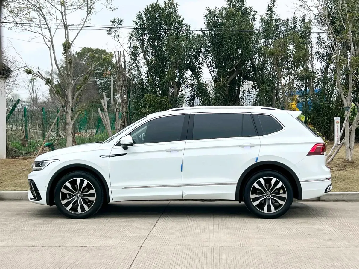 2023 Volkswagen Tiguan L 2.0T 186HP L4 7DCT,autocango,china used car exporter,china ev exporter,chinese used car exporter,chinese used ev exporter
