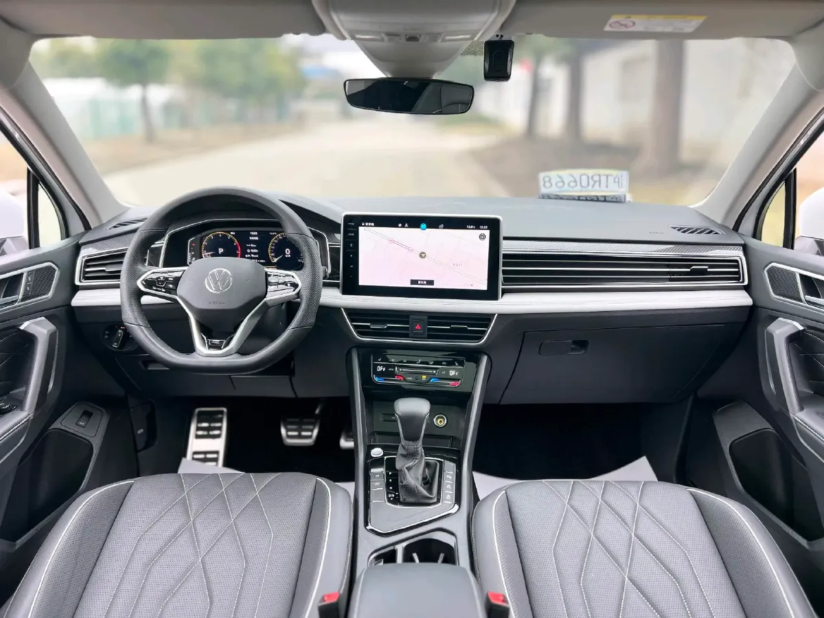 2023 Volkswagen Tiguan L 2.0T 186HP L4 7DCT,autocango,china used car exporter,china ev exporter,chinese used car exporter,chinese used ev exporter