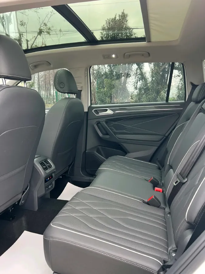 2023 Volkswagen Tiguan L 2.0T 186HP L4 7DCT,autocango,china used car exporter,china ev exporter,chinese used car exporter,chinese used ev exporter