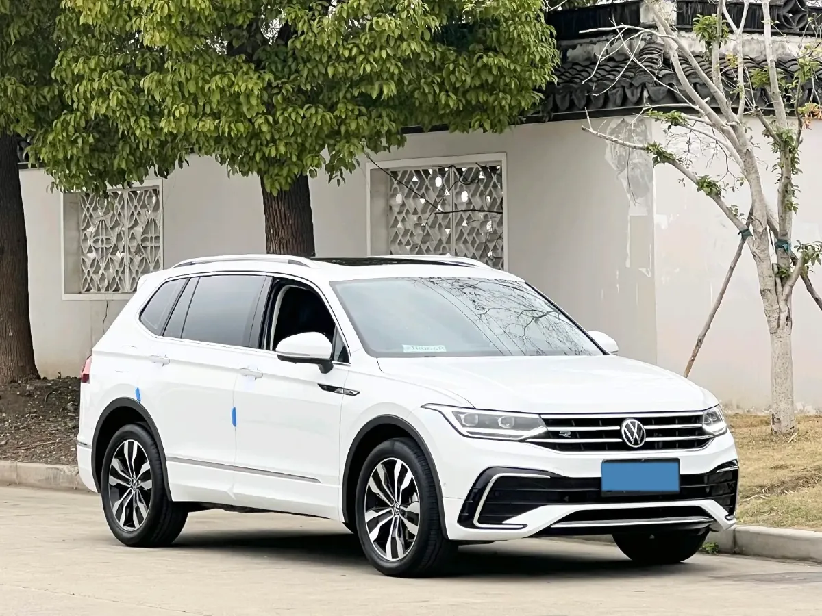 2023 Volkswagen Tiguan L 2.0T 186HP L4 7DCT,autocango,china used car exporter,china ev exporter,chinese used car exporter,chinese used ev exporter