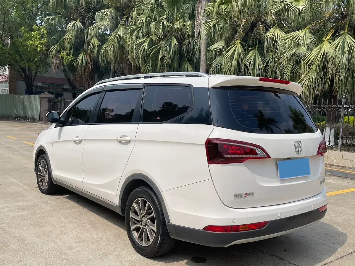 2019 BaoJun 730 1.5L 105HP L4 6MT,autocango,china used car exporter,china ev exporter,chinese used car exporter,chinese used ev exporter