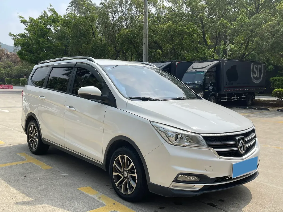 2019 BaoJun 730 1.5L 105HP L4 6MT,autocango,china used car exporter,china ev exporter,chinese used car exporter,chinese used ev exporter