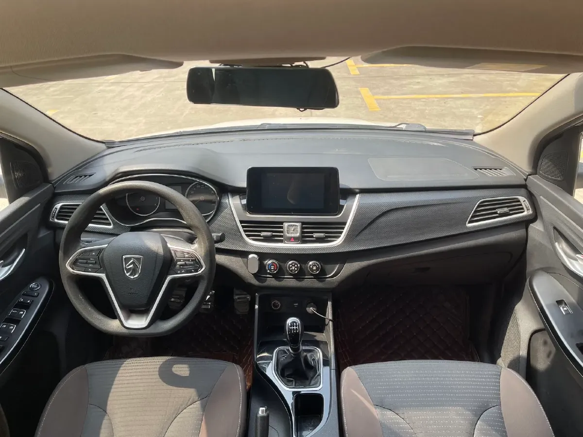 2019 BaoJun 730 1.5L 105HP L4 6MT,autocango,china used car exporter,china ev exporter,chinese used car exporter,chinese used ev exporter