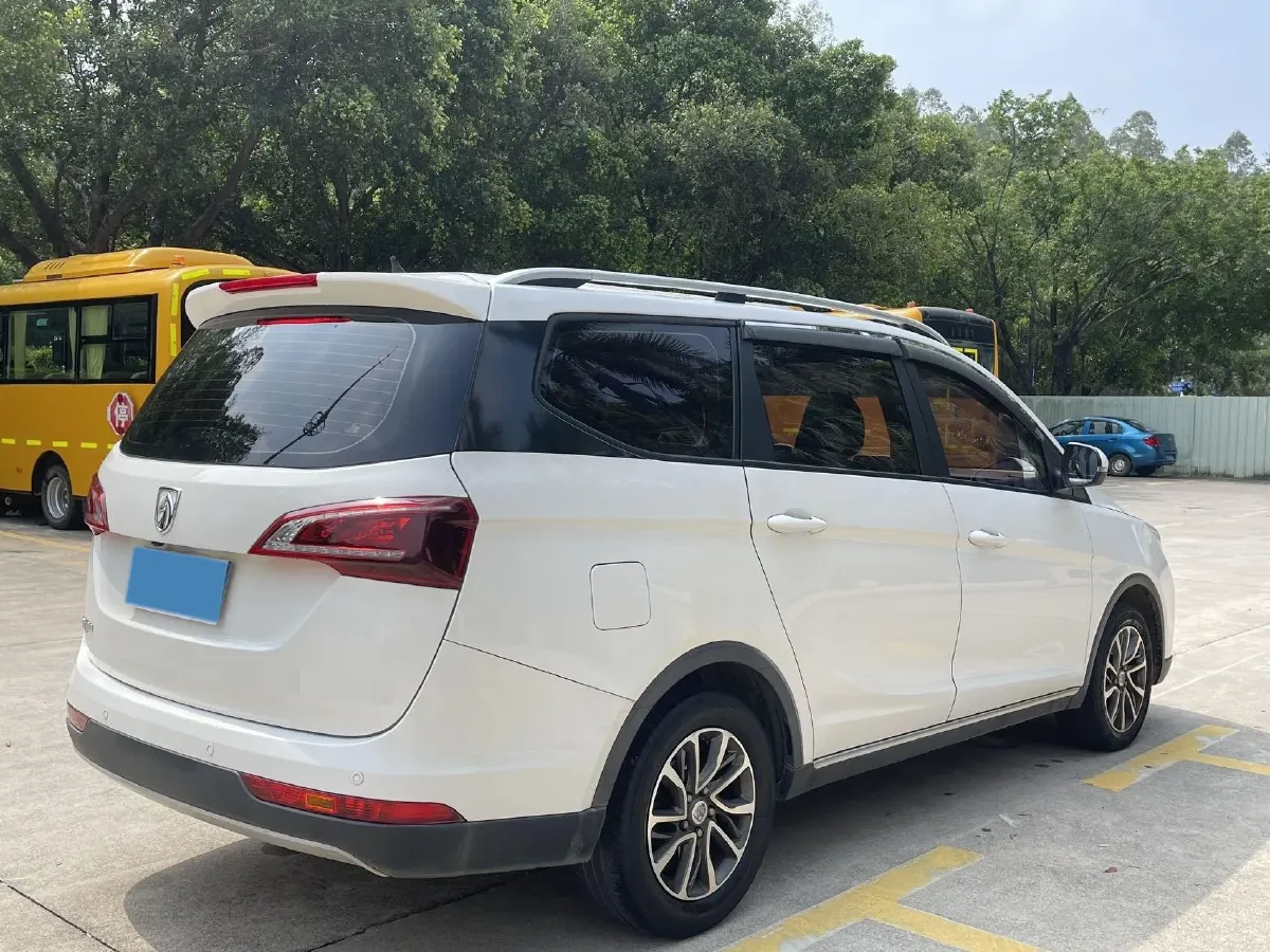 2019 BaoJun 730 1.5L 105HP L4 6MT,autocango,china used car exporter,china ev exporter,chinese used car exporter,chinese used ev exporter