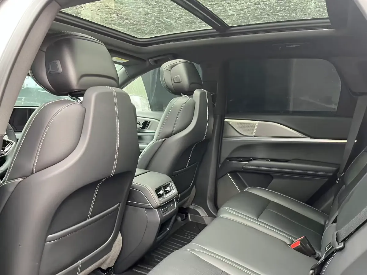 2025 Cadillac XT5 2.0T 237HP L4 9AT,autocango,china used car exporter,china ev exporter,chinese used car exporter,chinese used ev exporter